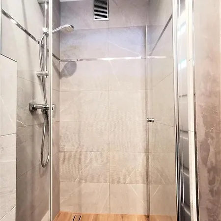 Kuznicza - 300m Main Square ~ Self Check-in 24h 브로츠와프